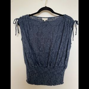 Deletta stretchy lace cap sleeve blouse from Anthropologie. Size XSP